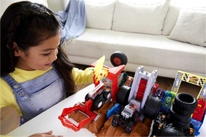 Set de joaca Hot Wheels Monster Trucks 5-Alarm cu camion si masina distrusa - Img 2