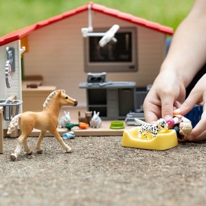 Set de Joaca Veterinar Schleich Farm World 42502 cu 43 Piese - Img 8