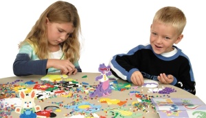 Set Hama Perlen 9412 cu 7000 Perle Midi in 7 Culori, Creativitate pentru Toata Familia - Img 4