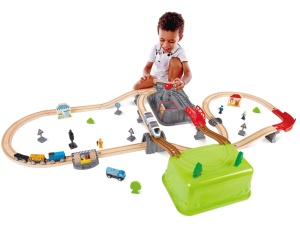 Set tren de jucarie Hape cu sine poduri si accesorii pentru copii 3 ani - Img 4