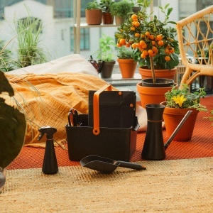 Set unelte gradinarit Fiskars Urban Plant Care 7 piese cu foarfeca SP14 si stropitoare 12L - Img 3