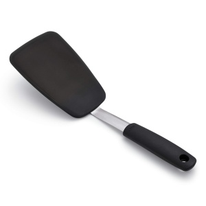 Spatula flexibila OXO Good Grips 32 cm, neagra - spatula mare din otel inoxidabil si silicon pentru intoarcerea usoara a oualor prajite, chiftelute de burger si multe altele - Img 1