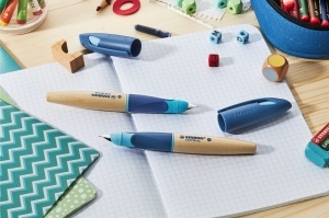 Stylo ergonomic STABILO EASYbirdy Timber pentru dreptaci, din lemn de arin, cu zona de prindere antiderapanta - Img 8