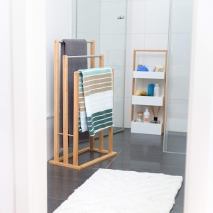 Suport pentru prosoape Relaxdays, 3 brate, bambus, 84x48x26 cm, design modern - Img 2