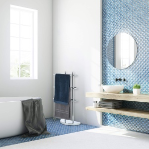 Suport prosoape Relaxdays, trei brate, metalic, cromat, 83x40x18 cm - Img 3