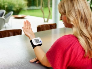 Tensiometru digital de incheietura Omron RS2, monitorizare puls si tensiune, usor de utilizat - Img 3