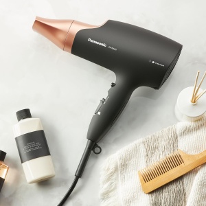 Uscator de par Panasonic EH-NA63 Nanoe, Foundation Wait Test 1.8, cu difuzor, duza de coafare, ventilator si niveluri de temperatura, pentru stralucire vizibila, putere de 2000 W, design ergonomic, auriu roz - Img 8