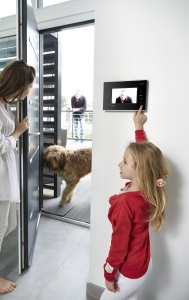 Video-Interfon LEGRAND 7 Zoll, Negru, pentru 2-Familienhaus, Extensibil - Img 3