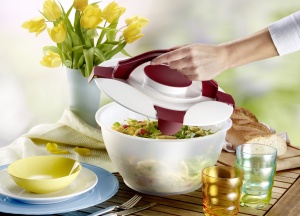Westmark Salamand/Bol cu manere de transport si recipient pentru dressing, Capacitate: 6,5 litri, Plastic, Praktika, Transparent/Alb/Rosu, 2422227R - Img 2