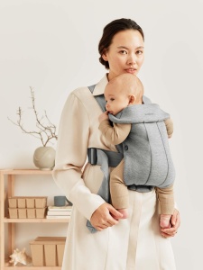 BabyBjorn Marsupiu Mini, 3D-Jersey, Gri Deschis - Img 4