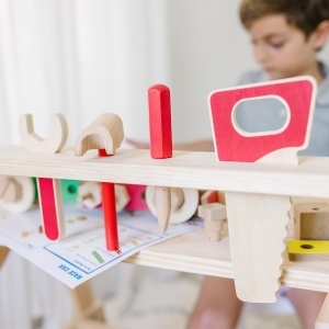 Banc de lucru din lemn Melissa Doug, cu accesorii, robust si durabil - Img 6