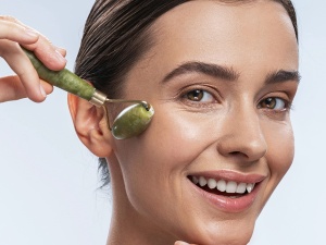BEPER C301ABE101 Roll and Stone Gua Sha in Jade, Instrument de masaj cu rola de jad si Gua Sha, Masaj facial si corporal, relaxant, distanta si varsta, verde - Img 3