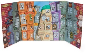 Calendar de Advent Harry Potter Weihnachtszeit in der Winkelgasse cu 24 surprize, 15 figurine si 9 accesorii - Img 6