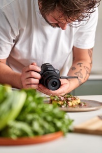 Camera foto Canon EOS R50, 24.2 MP, RF-S 18-45mm, compacta pentru vlogging - Img 2