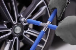 Cheie in cruce Goodyear Premium, 4 dimensiuni, maner antiderapant - Img 3