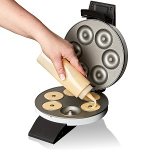 Cloer 6121 Donut Maker pentru 6 mini gogosi sau covrigi acoperire antiaderenta indicator luminos rosu depozitare cu economie de spatiu infasurator de  - Img 5