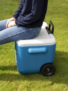 Coleman Racitor pasiv 50 QT Poly-lite plasa pe roti, Thermobox capacitate 47 L, cutie de gheata mobila cu roti - Img 4
