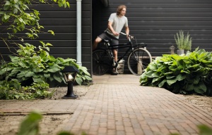 Corpuri de iluminat Philips Alpenglow pentru exterior, priza E27, rezistente la apa, negru, IP44 rezistente la intemperii - Img 3