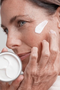 Crema de noapte NIVEA VITAL Soja Anti-Age 50 ml pentru ten matur, cu extract natural de soia - Img 6