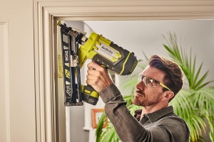Cuie cu acumulator RYOBI 18 V ONE+ R15GN18-0 (tip cuie 1,8 mm, capacitate incarcator de 105 cuie, unghi incarcator 33-35deg, incl. 100 x cuie inclinate, 1 x clema de curea, fara baterie si incarcator) - Img 6