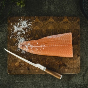 Cutit de filetat Fiskars Norden, 21,1 cm, din otel german, maner din lemn de birch, culoare brown - Img 6