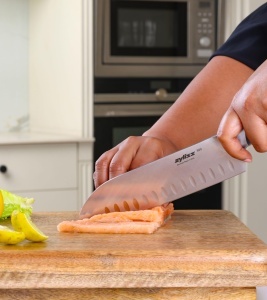 Cutit Santoku Zyliss Comfort Pro 18 cm, otel inoxidabil german, maner ergonomic - Img 4