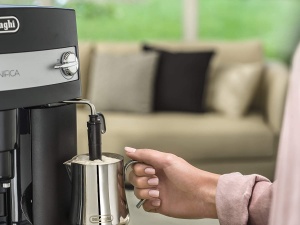 De'Longhi B ESAM 3000 Aparat de cafea complet automat, otel inoxidabil, 1,8 litri, negru - Img 2