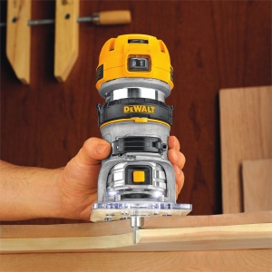 DeWalt DE WALT D26204K-QS Electrofresatrice con Affondamento e Base Fissa 8 mm 900 W - Img 7
