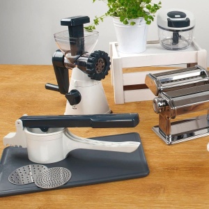 Fackelmann Easyprepare Spatzlepresse Multifunctionala cu 3 Discuri din Otel Inoxidabil - Img 4