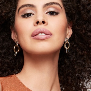 Fard de pleoape crema Revlon ColorStay Karamel 710, rezistent 24 ore - Img 4