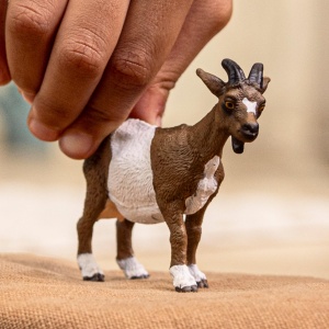 Figurina Capra Schleich Farm World 14887, 7 x 9 x 3 cm, Culoare Alb-Brown - Img 2