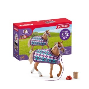 Figurina de joc Schleich Cal Englez cu patura colorata 42360