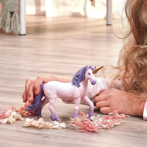 Figurina Unicorn Stuta Seraphina Schleich BAYALA, 15 x 5 x 11 cm, cu horn auriu - Img 2