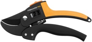 Foarfeca de gradina Fiskars PowerStep P83, 19 cm, pentru ramuri uscate, negruorange