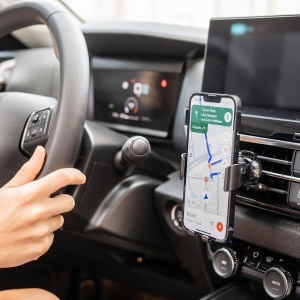 Halter auto pentru telefon cu incarcare rapida Chakar InnovaGoods, 15W, ajustabil - Img 5