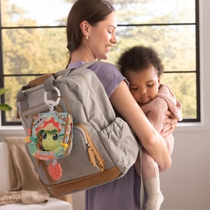 Lamaze Finlee Look Book Cartea de Activitati pentru Bebelusi cu Texturi si Elemente Interactive - Img 7