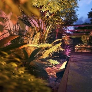 Lampa LED de Exterior Philips Hue Amarant, 1420 lm, Dimmabila, Neagra - Img 10