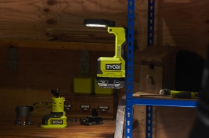 Lampa LED portabila RYOBI RMTL18-0, 1500 Lumen, cu cap rotativ si USB - Img 2