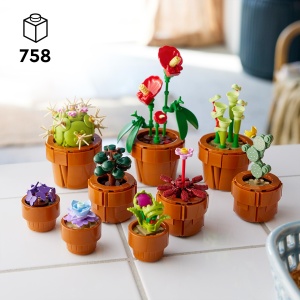 LEGO 10329 Icoane Mini plante, 9 flori artificiale de construit, colectie botanica Set de colectie pentru adulti cu ghiveci de teracota construibil, decoratiuni interioare, cadou pentru femei si barbati - Img 2