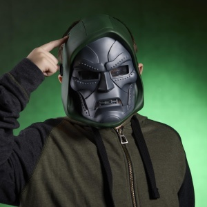 Masca electronica Doctor Doom Hasbro cu efecte de lumina, pentru copii de la 5 ani - Img 6