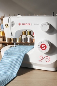 Masina de cusut Singer Initiale II 8 programe LED sistem bobina verticala - Img 5