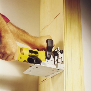 Masina de frezat Dewalt DW682K 240V Ajustabila 0deg-90deg - Img 5