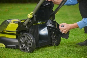 Masina de tuns iarba RYOBI RY18LMX40C-0, 40 cm, motor burstenlos, pentru suprafete pana la 399 m - Img 5