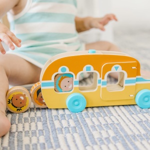 Melissa & Doug GO Tots Bus Rolling & Driving, Jucarii din lemn pentru copii mici, Jucarii de dezvoltare, Jucarii din lemn de la 1 an, cadou pentru bebelus baiat si fata, materiale certificate FSC - Img 3