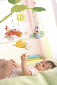 Mobile pentru bebelusi HABA 3735 cu 3 fluturi detasabili, sunete si culori vesele - Img 2