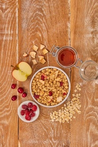 Muesli Crocant Dr. Oetker Vitalis cu Cranberries si Mere, 6 x 500g - Img 3