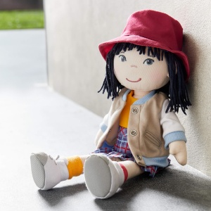 Papusa de Plus HABA Yuki 30cm, Usor de Imbracat, Lavabila, pentru Copii 18 - Img 7