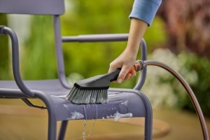 Perie de curatat Gardena Cleansystem Handburste S Soft, cu maner ergonomic si control al fluxului de apa - Img 2