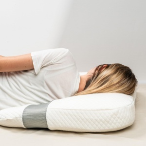 Perna ergonomica multifunctionala InnovaGoods U-Forma, din spuma memorie, pentru somn si relaxare - Img 6