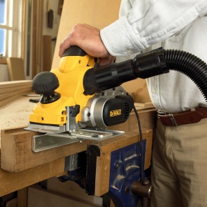 Rindea electrica Dewalt D26500 1050W 82mm cu adancime reglabila si spanauswurf ajustabil - Img 5